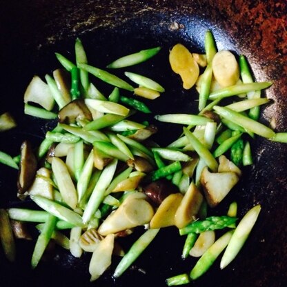 エリンギとしいたけを入れました。美味しかったです！